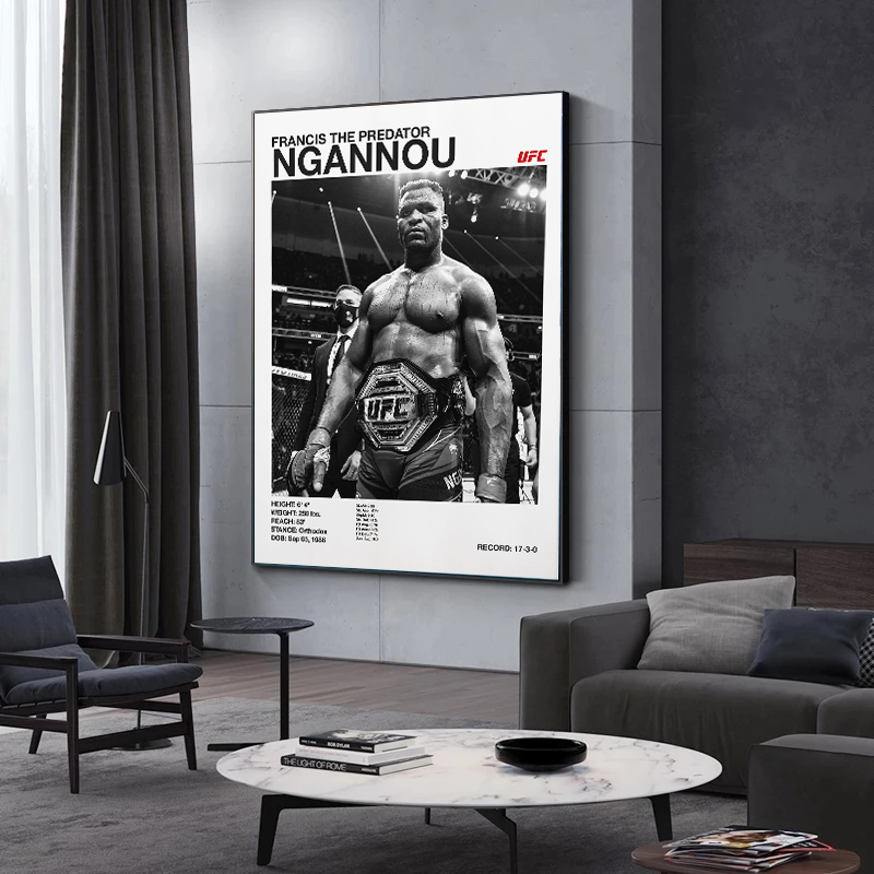 Black and White Fighting Champ - Sports Equipment Poster 评论和价格